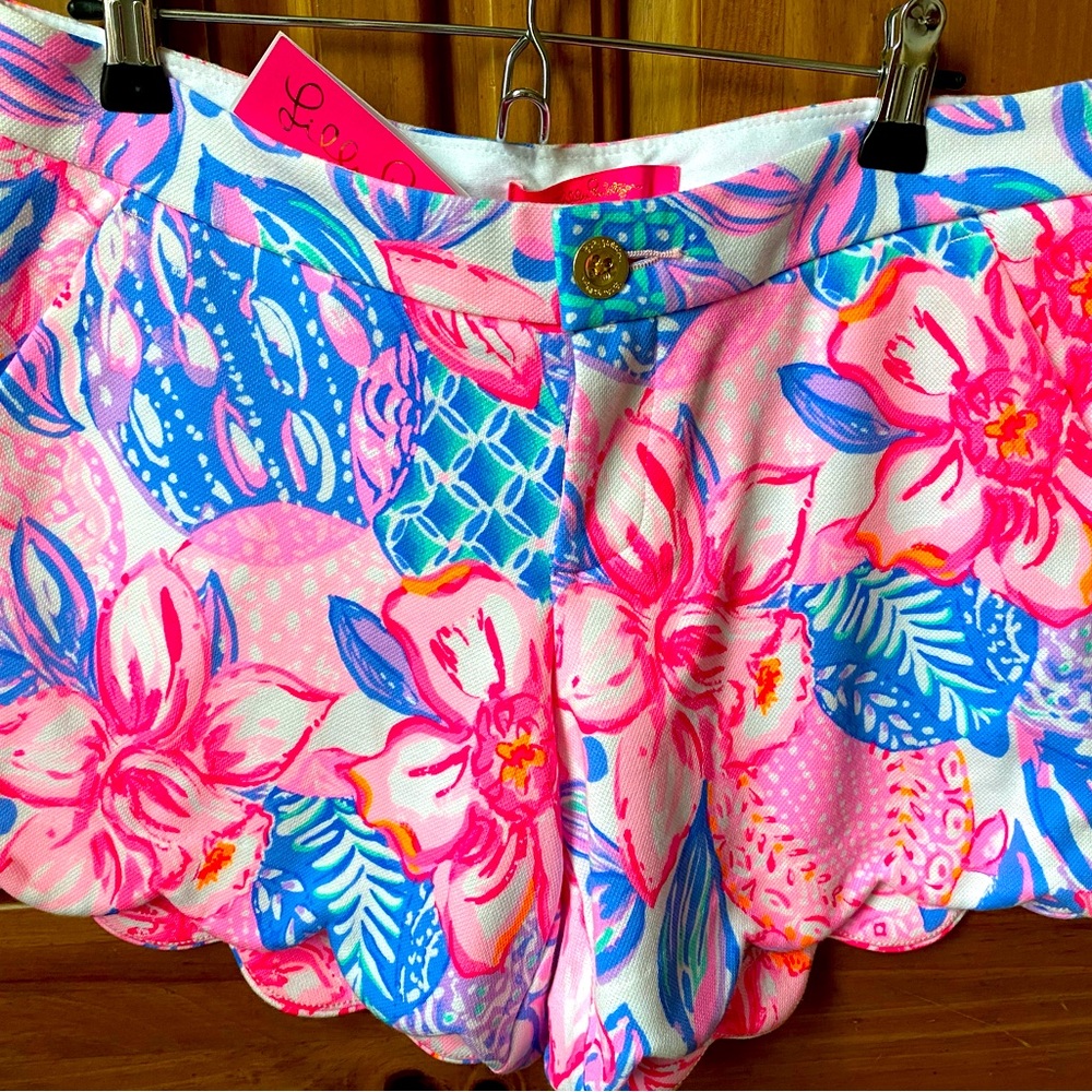 NWT Lilly Pulitzer Buttercup Short with Scalloped trim.